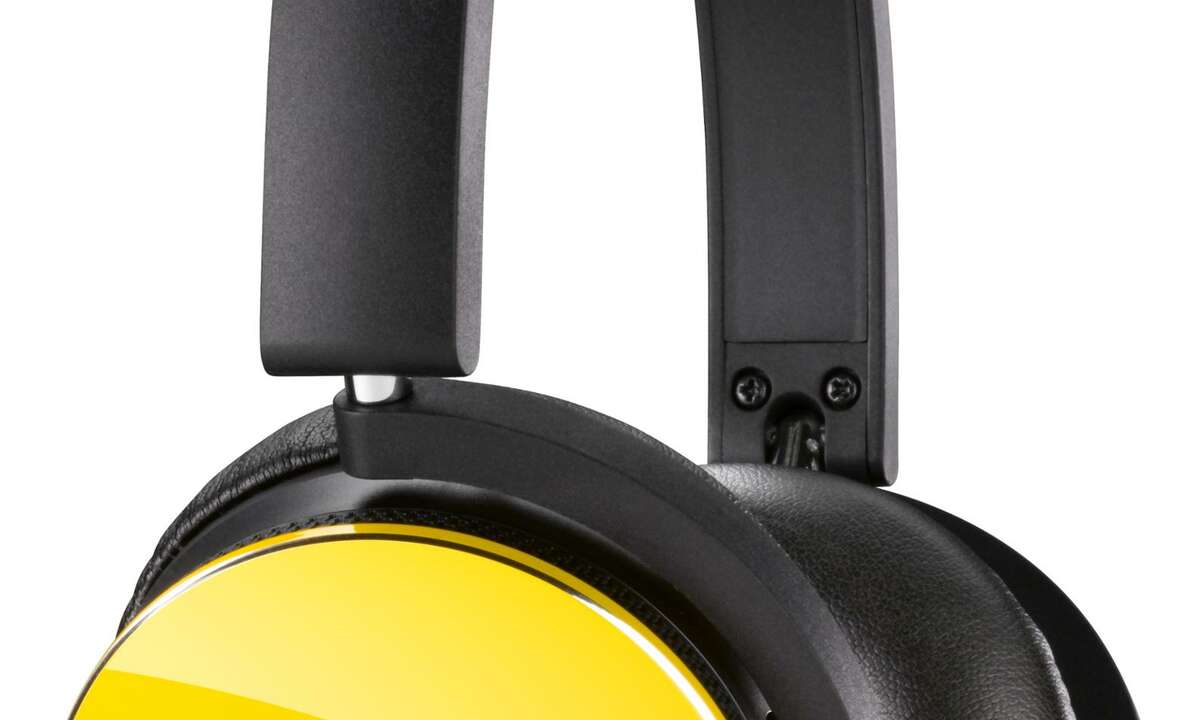 AKG Y50