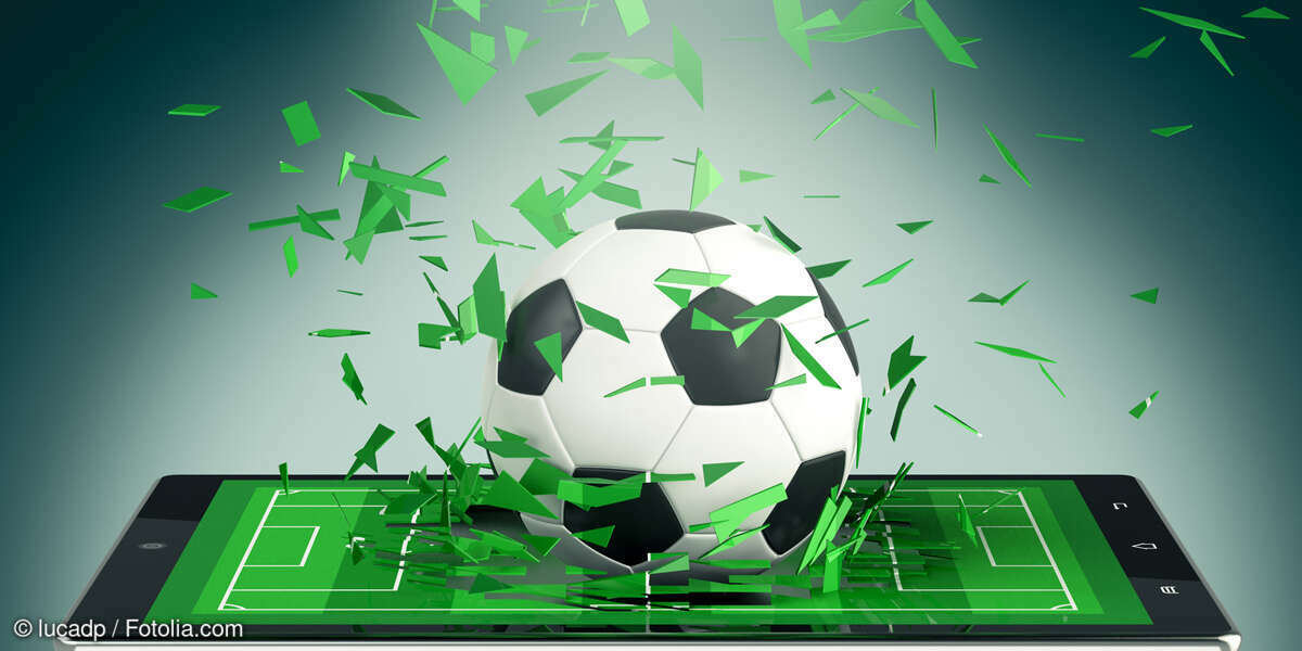Smartphone mit Fußball
