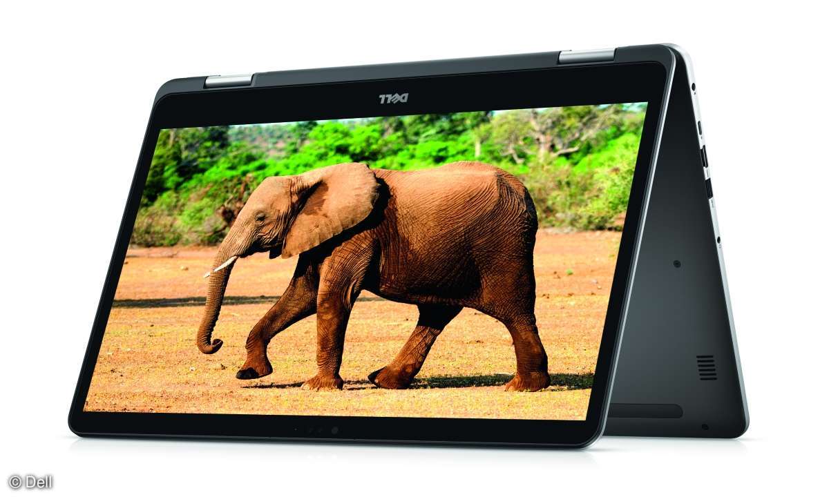 Dell Inspiron 17 7000 Convertible aufgeklappt und stehend.