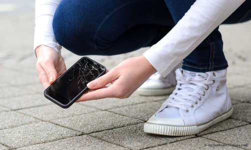 Smartphone Versicherung im Vergleich: Handy gegen Schäden und Diebstahl ...