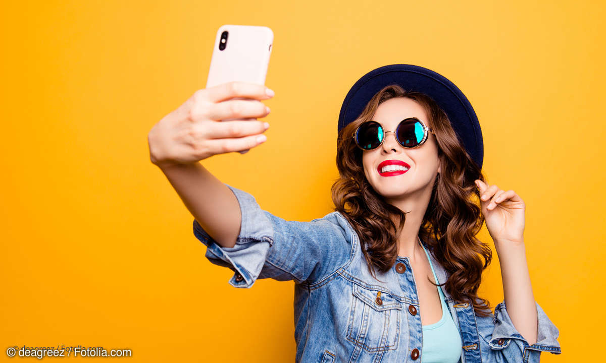Frau macht Selfie
