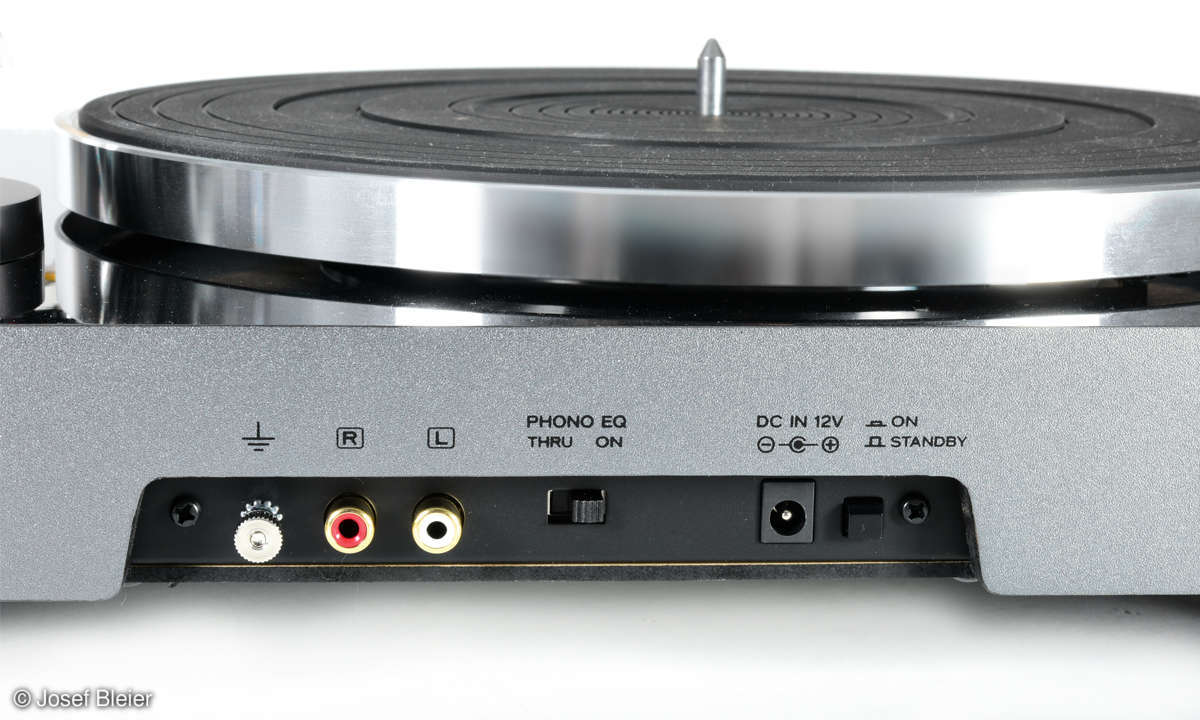 ELAC Miracord 50 im Test - Anschlüsse