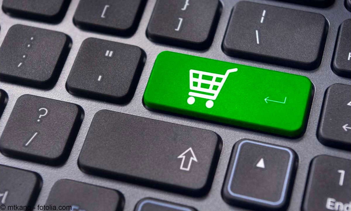 Online-Shopping Einkaufswagen auf Tastatur