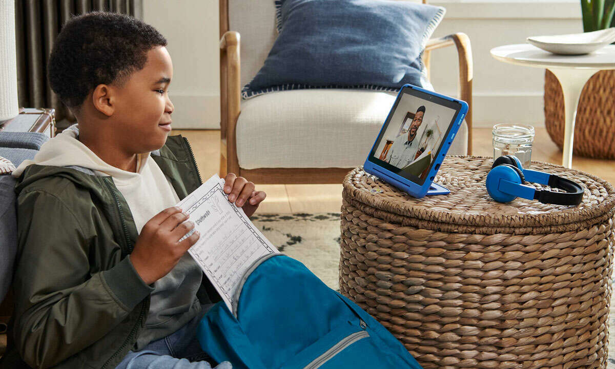 Amazon-Fire-HD-10-Kids-Pro-Lifestyle