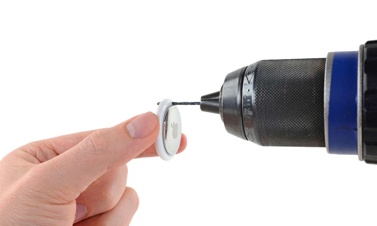 iFixit bohrt ein Loch in den AirTag