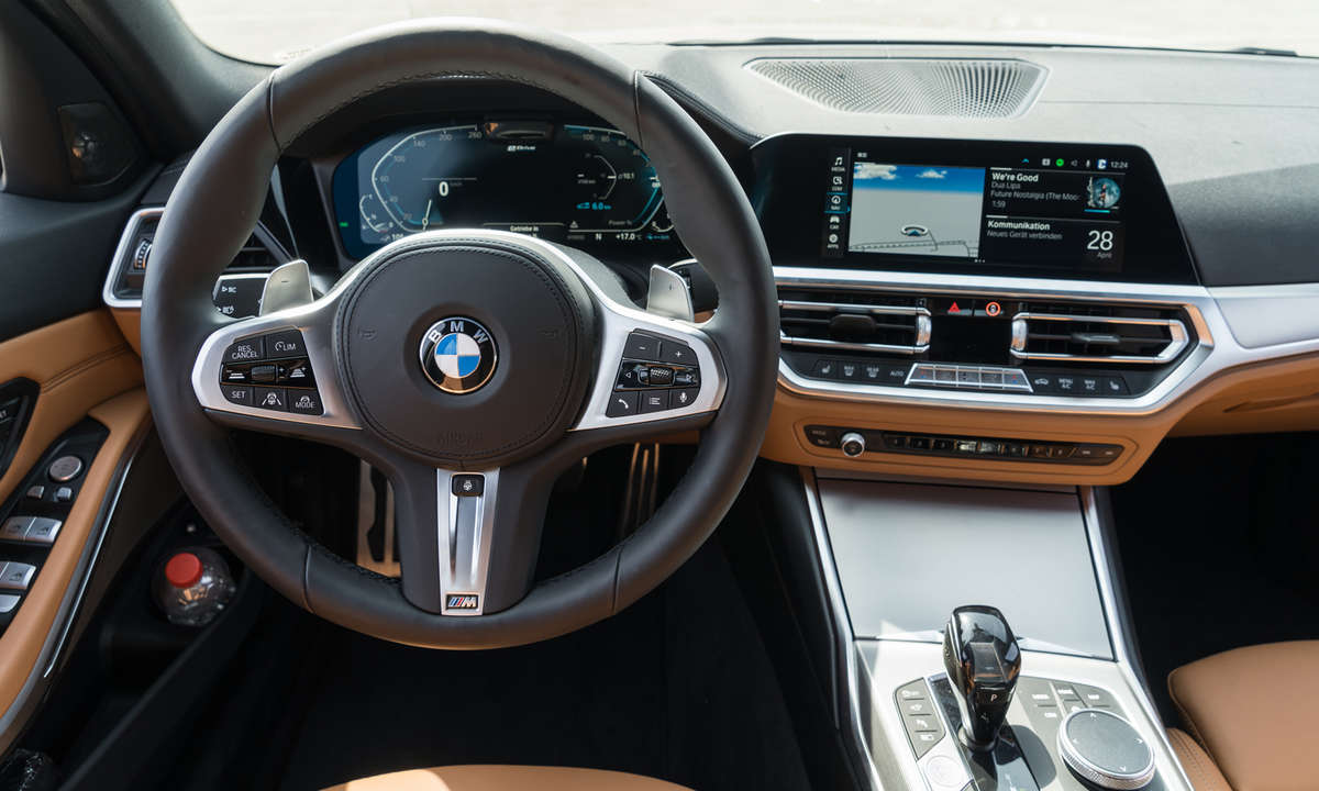 Connectivity Test hybride Mittelklasse 2021 BMW 3er Cockpit