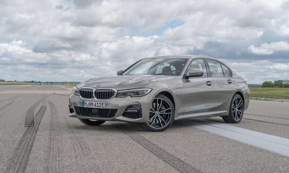 Connectivity Test hybride Mittelklasse 2021 BMW 3er aussen