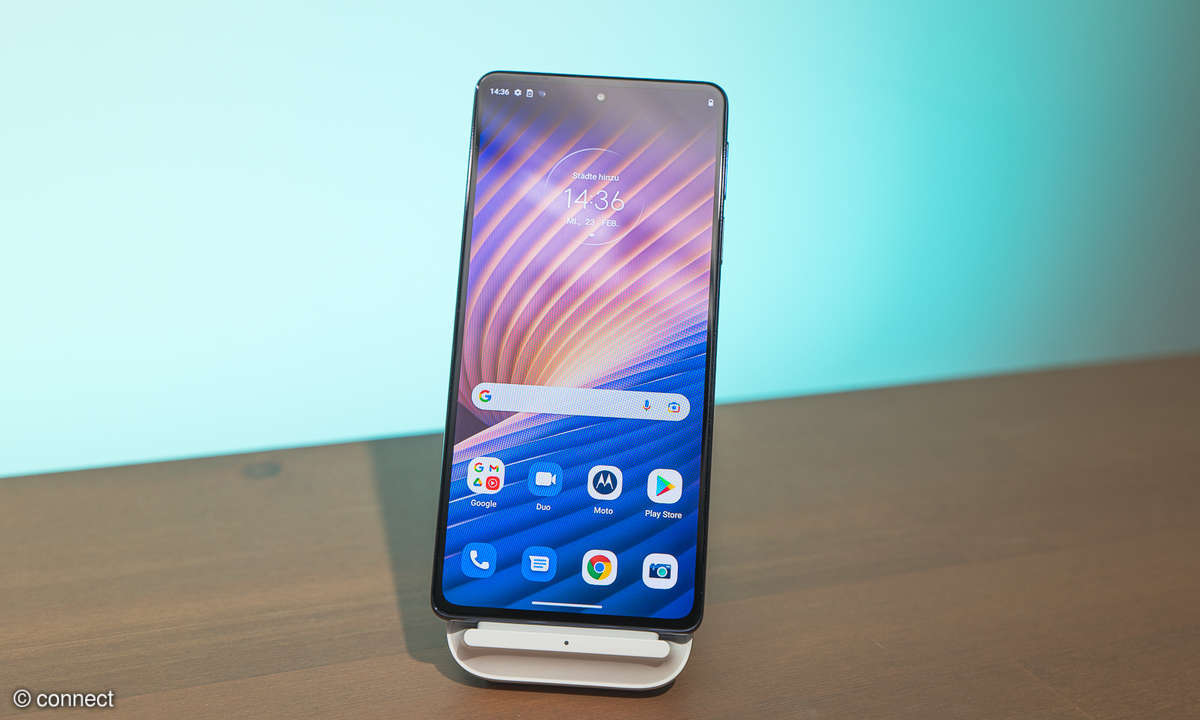 Motorola-Edge-30-Pro-Display