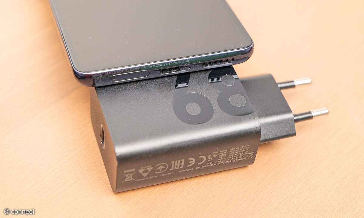 Motorola-Edge-30-Pro-Laden