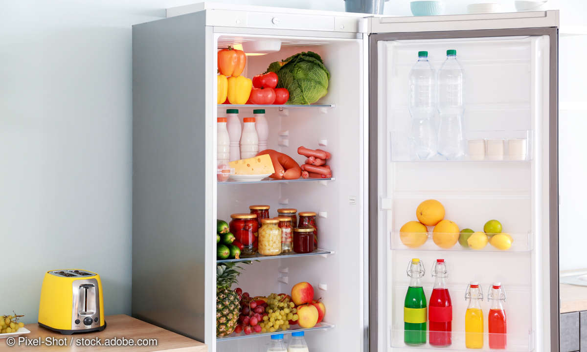 AdobeStock_303979024_Kueche_Kuehlschrank