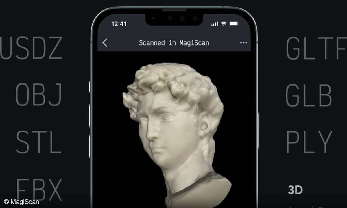 Auf dem Handy-Bildschirm ist eine Skulptur zu erkennen.