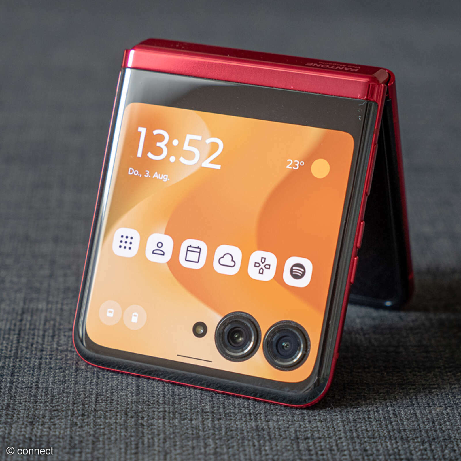 Günstiges Falt-Smartphone Motorola Razr 40 startet in Deutschland - connect