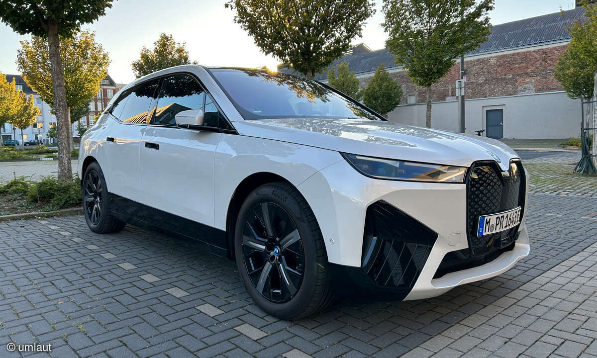 Ladenetztest 2023: Unsere Testfahrzeuge - BMW iX xDrive 50