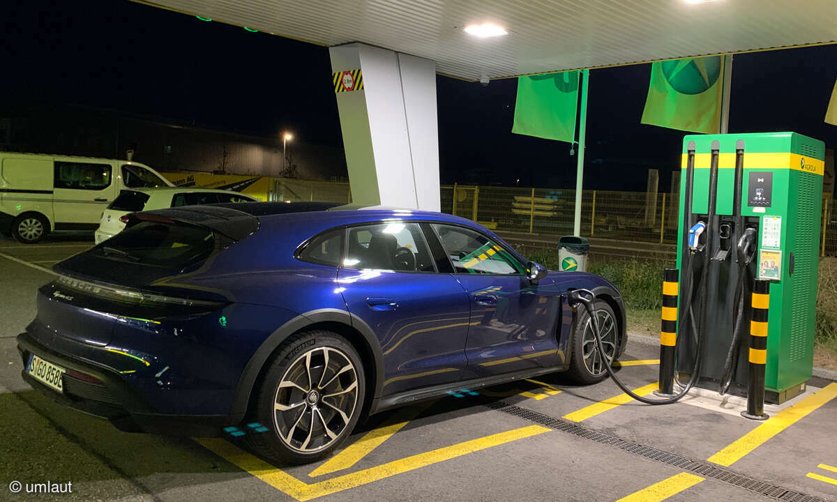 Ladenetztest 2023: Unsere Testfahrzeuge - Porsche Taycan 4S Cross Turismo