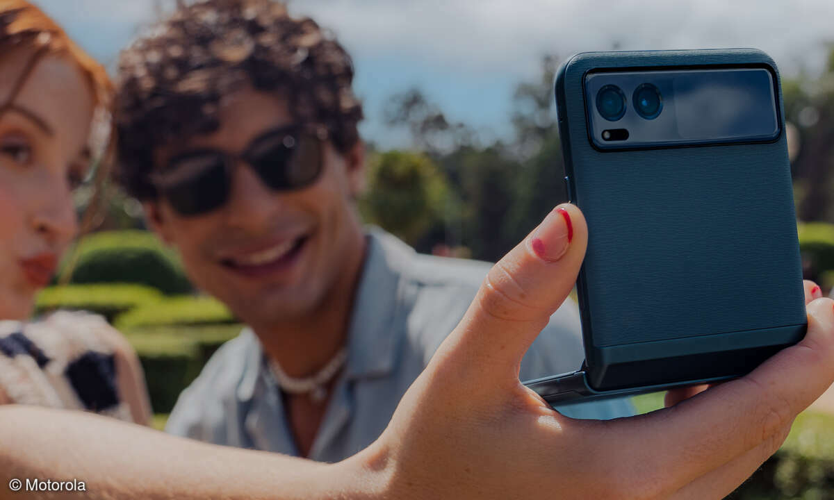 Motorola Razr 40 Lifestyle