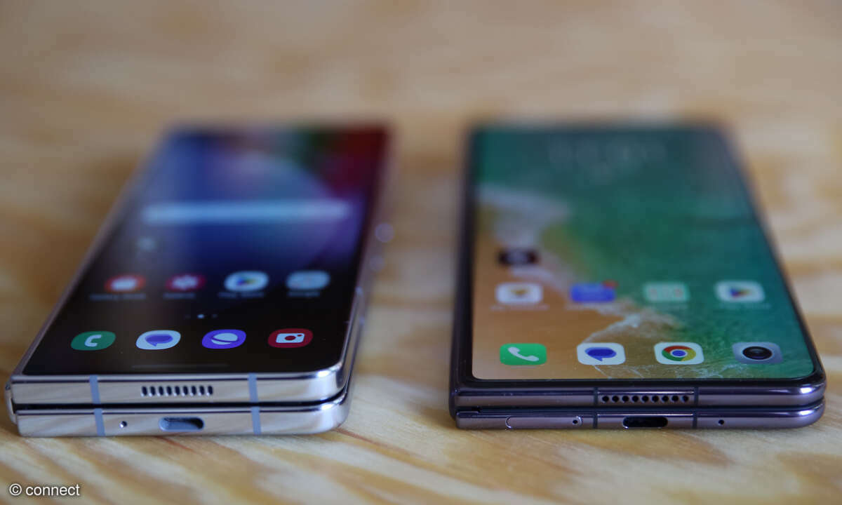 Honor Magic V2 und Galaxy Fold 5 liegend geschlossen