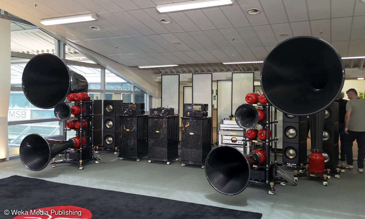 Bei ESD Acoustics gab es Horlautautsprecher zu hören, die eine ganze Halle füllen.