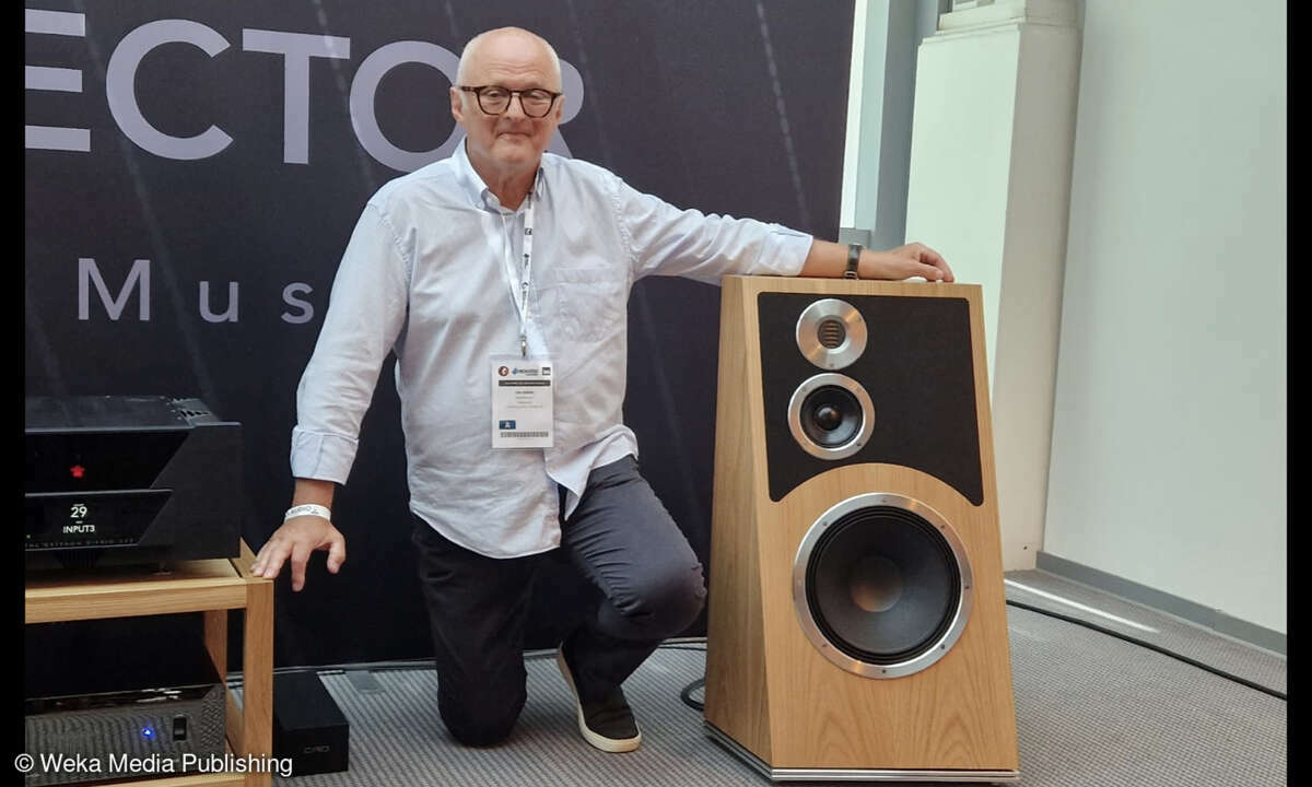 Ole Klifoth, Gründer und Geschäftsführer von Audiovector zeigte stolz die Wiederauflage seiner Trapeze Lautsprecher.