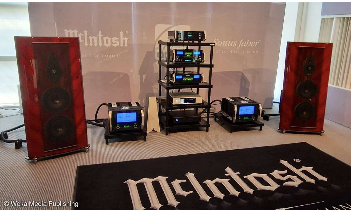 Heißer Anwärter auf die beste klassische HiFi-Wiedergabe der Messe: Sonus Faber Stradivari G2 an McIntosh-Elektronik - letztes Jahr exklusiv präsentiert, dieses Jahr öffentlich zugänglich zu hören.