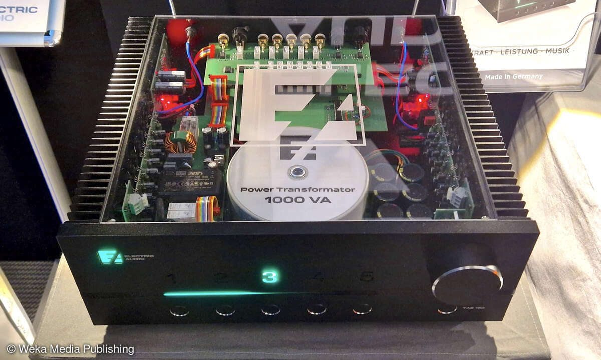 Außerdem: In Zusammenarbeit mit Entwicklerlegende Günter Mania (u.a. AVM) kommen aus dem Hause Gauder neue, rein analog aufgebaute Verstärker und Endstufen mit gaudertauglicher Stromlieferfähigkeit, voraussichtlich im Herbst. Man darf gespannt sein!