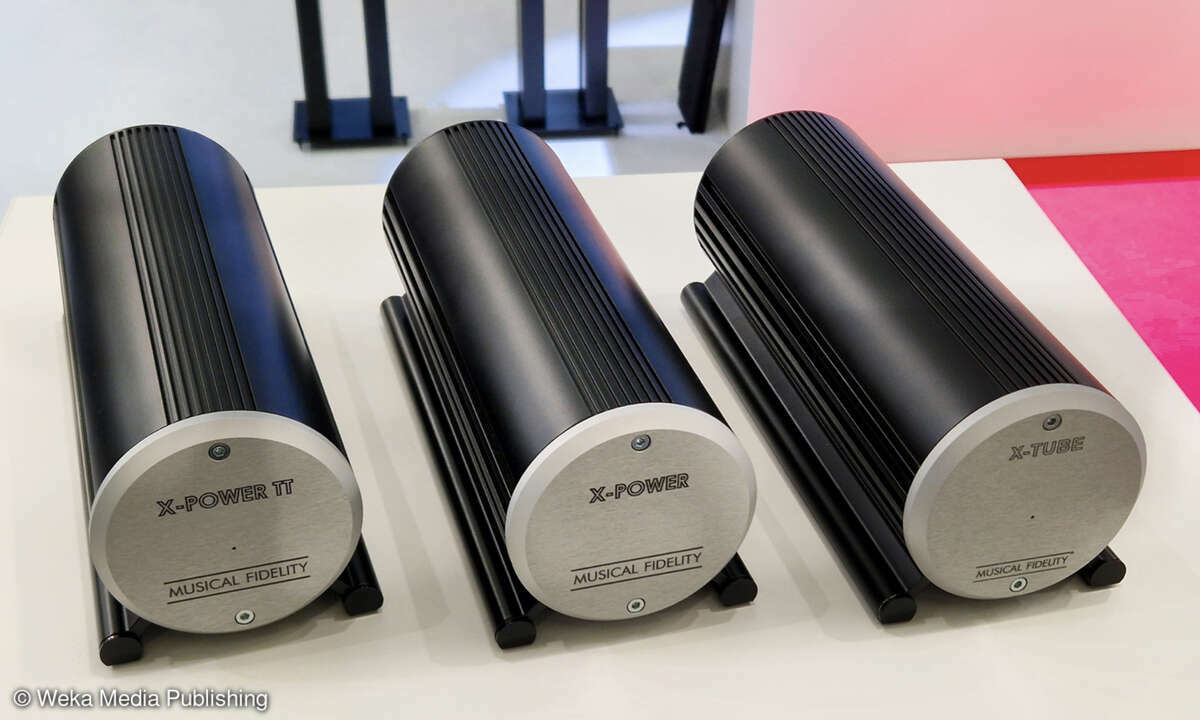 Alte Schätzchen neu aufgelegt: Musical Fidelity mit Tuningtools im extravaganten Zylinderformt. Externes Netzteil für Plattenspieler (X-Power TT), Netzfilter (X-Power) und Röhrenstufe (X-Tube)