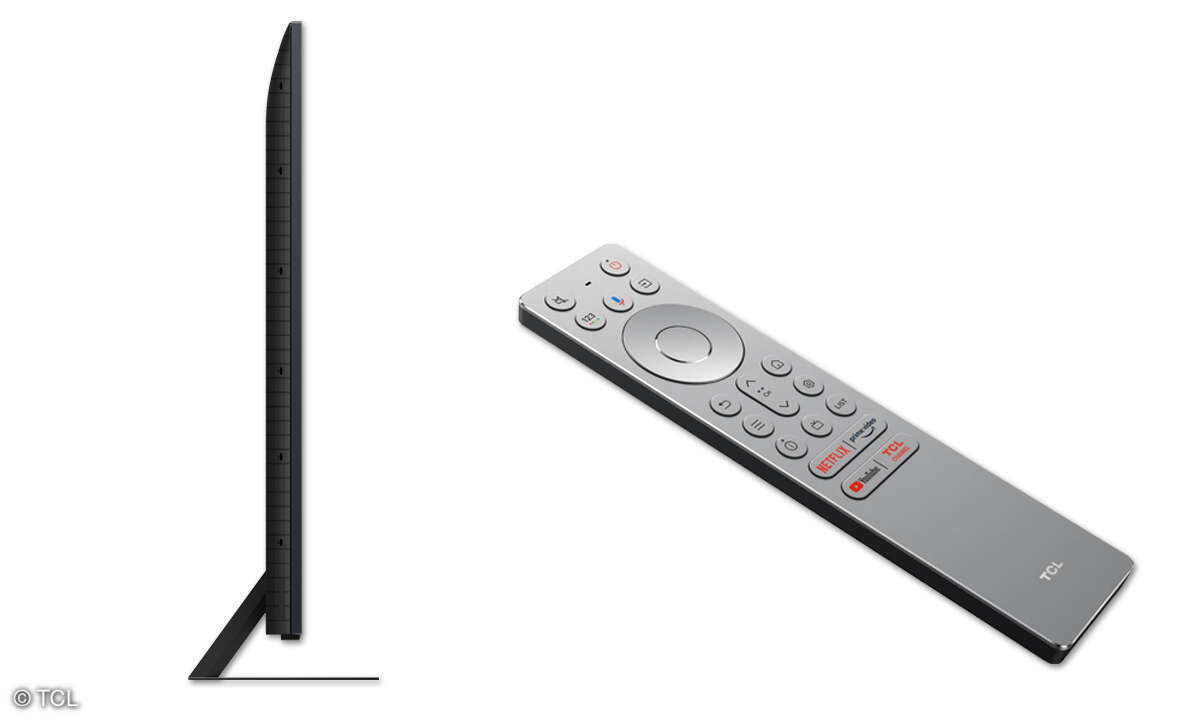 TCL 75C855 im Test: TV-Seitenansicht und Fernbedienung