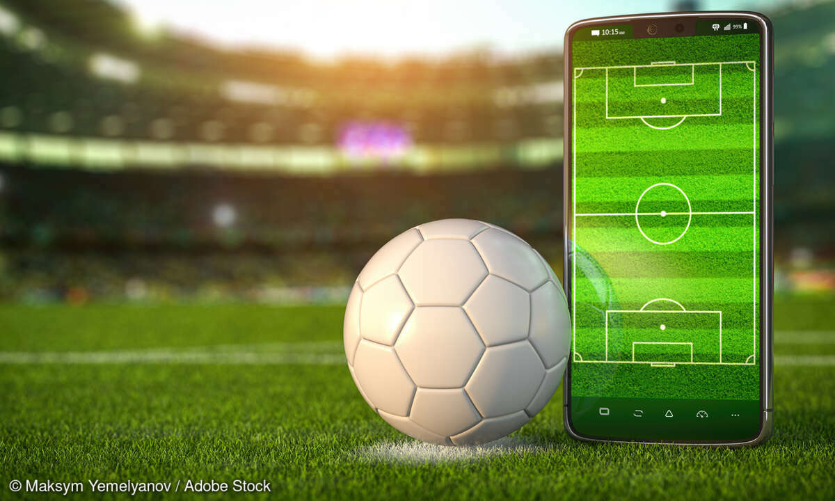 Smartphone mit Fußball