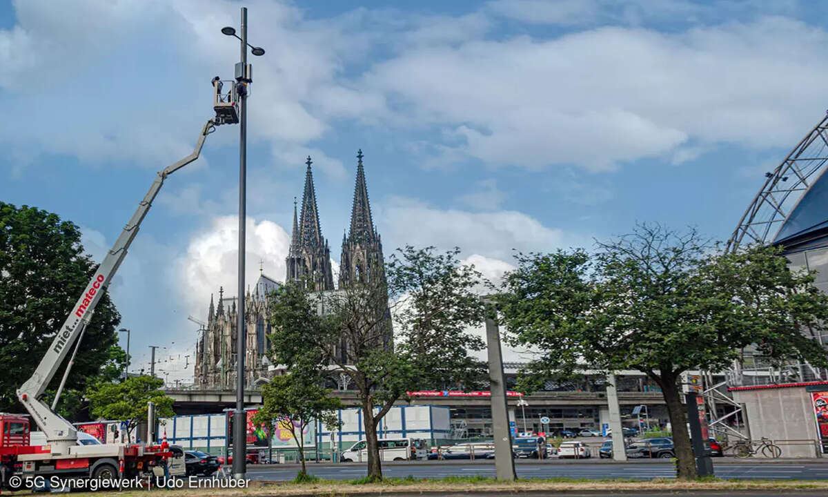 O2 5G-Straßenbeleuchtungsmast 