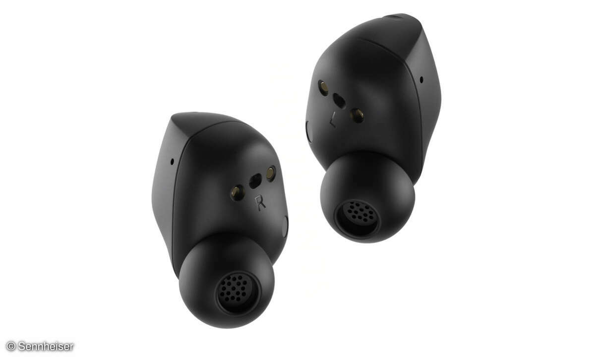 Die Kapseln der Sennheiser Accentum True Wireless sind so geformt, dass sie sich gut in die Ohrmuschel einfügen