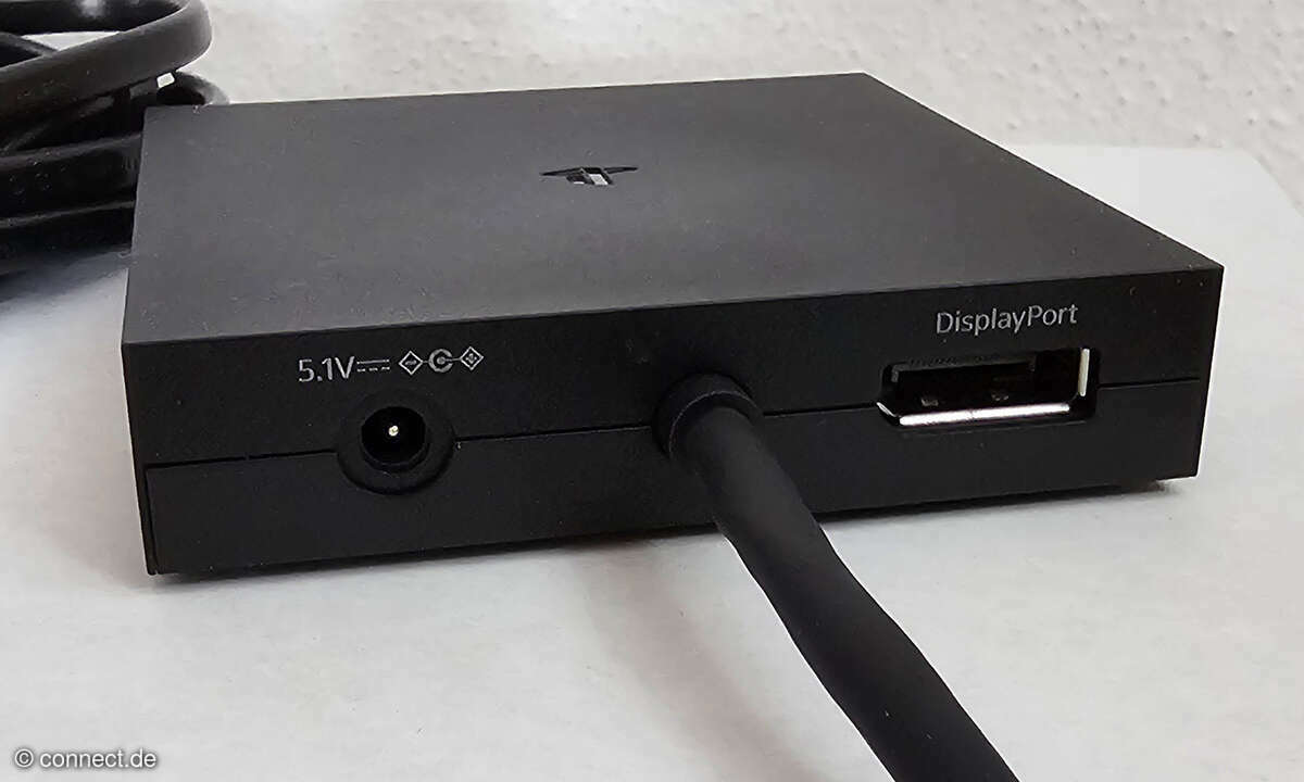 Auf der Rückseite finden DisplayPort und Strom ihren Anschluss.