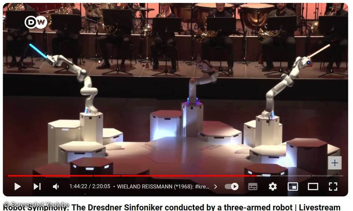 Der Roboter „MAiRA Pro S.“ wurde monatelang trainiert.