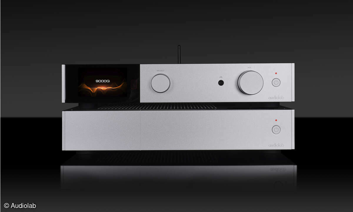 audiolab-hifi-vorverstaerker-9000q-und-zwei-kanal-endstufe-9000p-silber