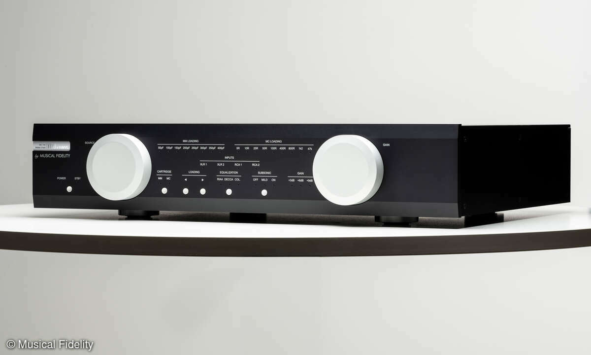 musical-fidelity-m8x-phono-stage-vorstufe-vorverstaerker-vinyl-black-angled-3000x1800px