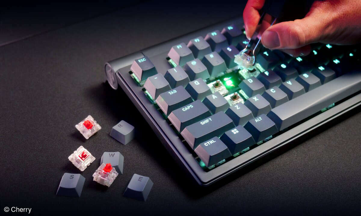 Cherry setzt bei beiden Tastaturen auf rote Switches.