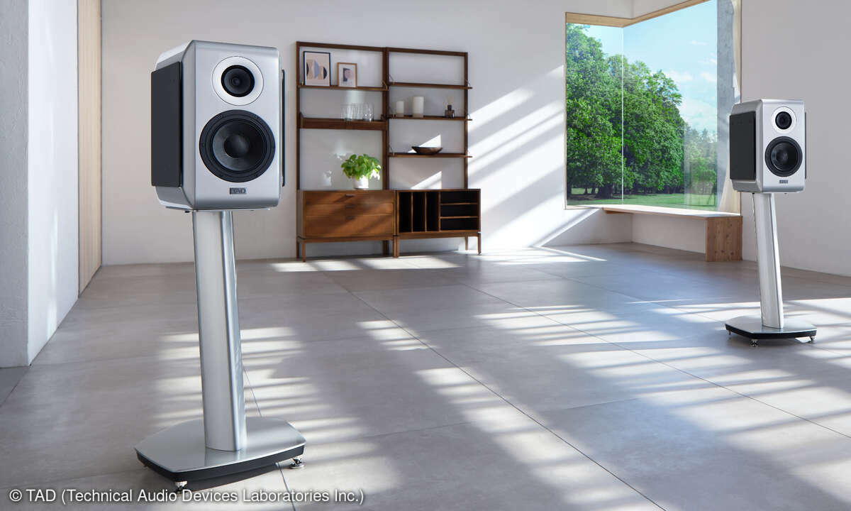 tad-me1tx-high-end-standmount-speakers