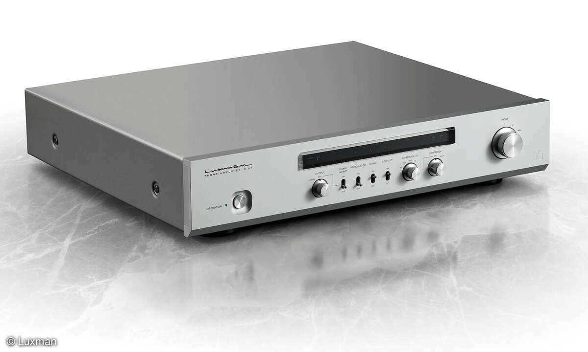 Die Luxman E-07 setzt auf ein vollständig symmetrisches Schaltungsdesign, das eine besonders verlustfreie Signalverarbeitung ermöglichen soll.  