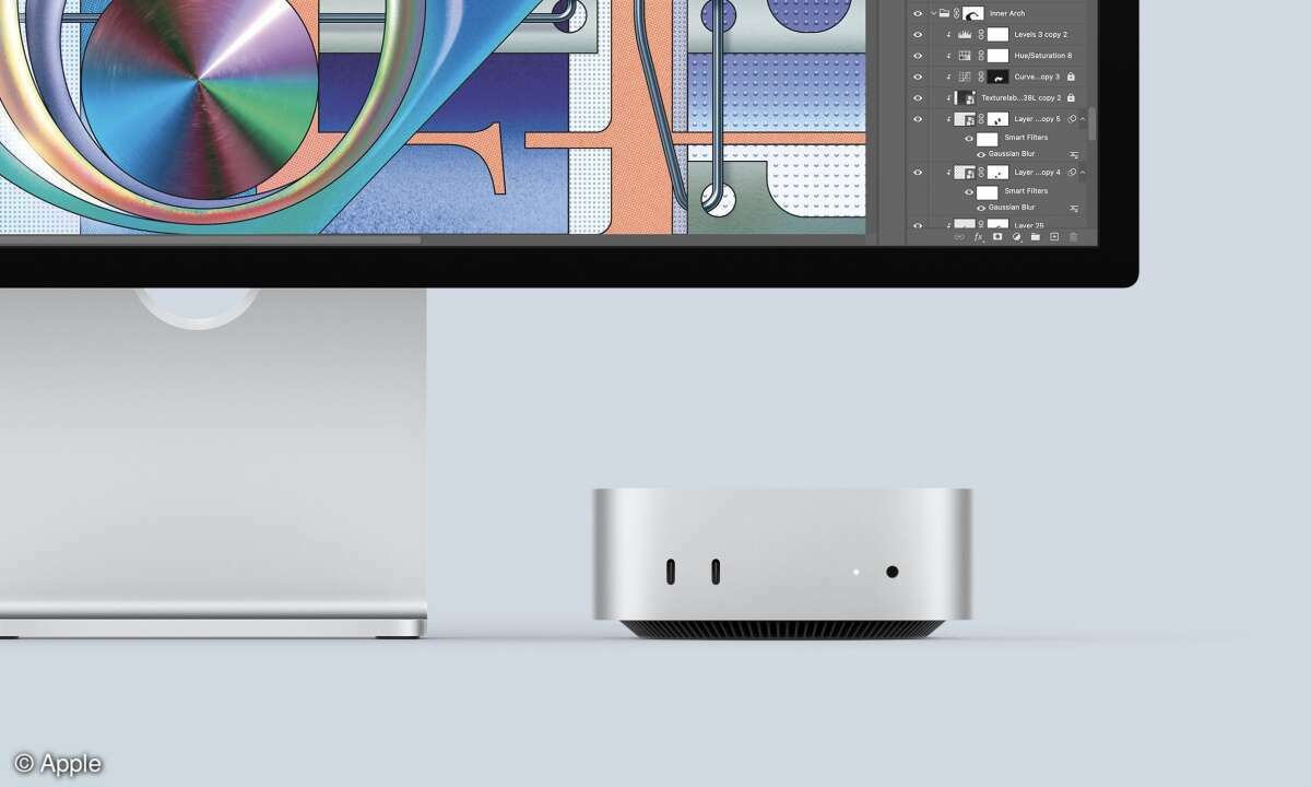 Der schlanke Mac Mini macht auf dem Tisch eine gute Figur.