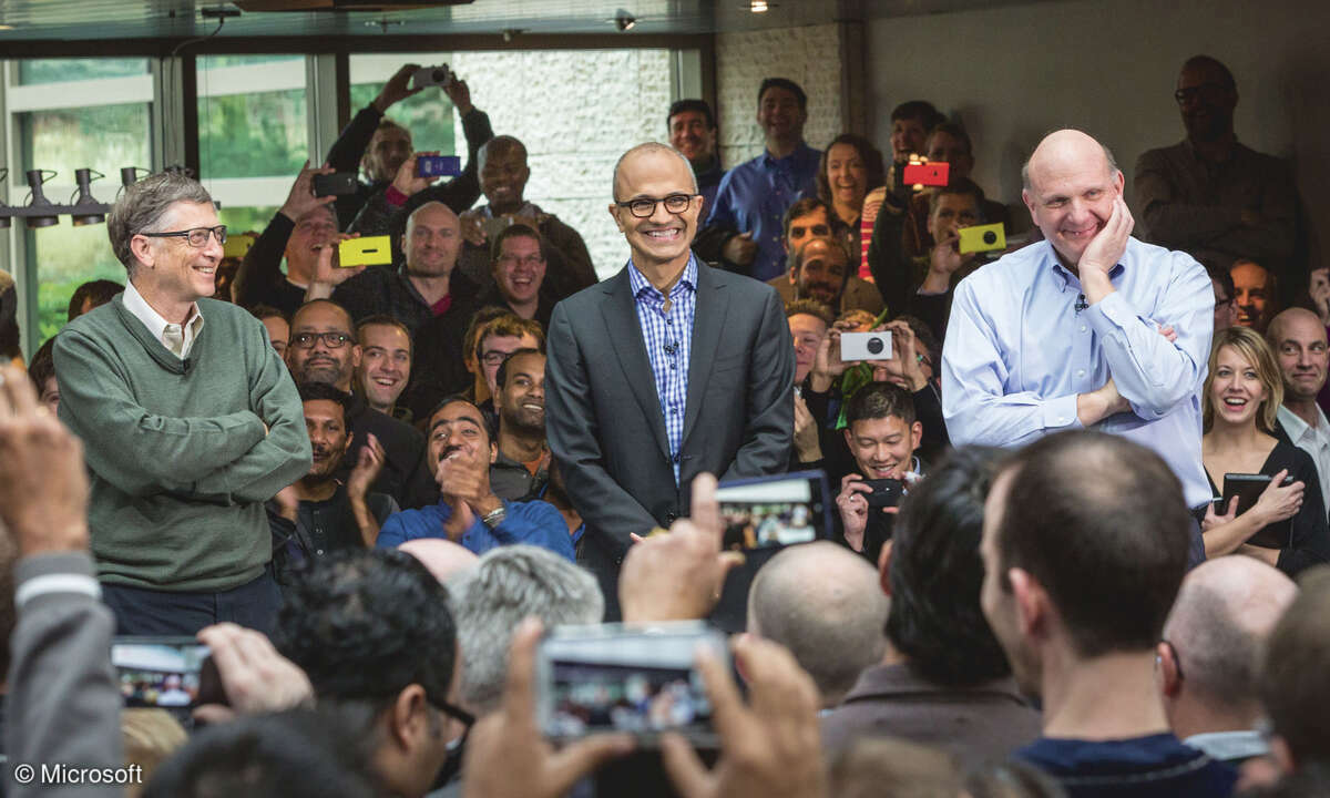Drei Generationen von Microsoft CEOs: Bill Gates (links), Satya Nadella (Mitte) und Steve Ballmer (rechts)