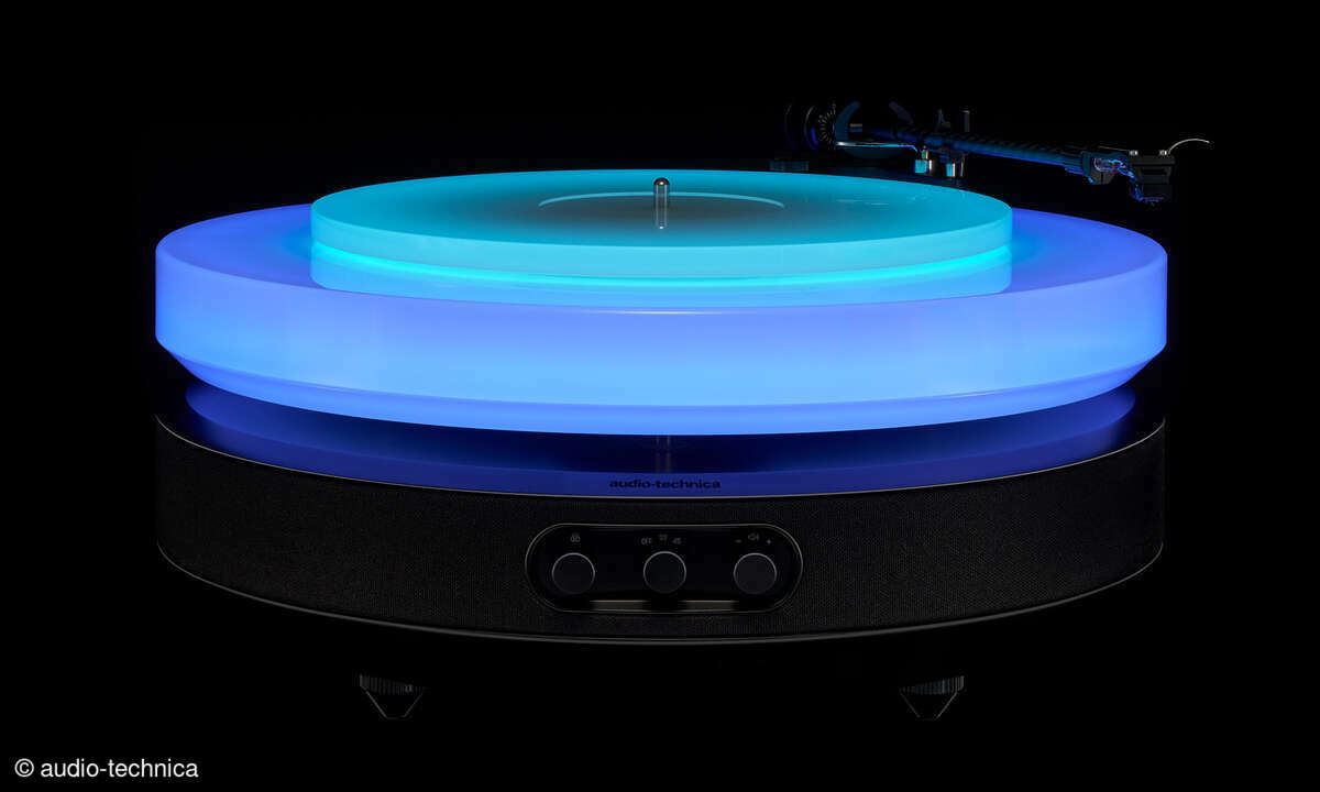 audio-technica-hotaru-turntable-front-deep-blue-scaled