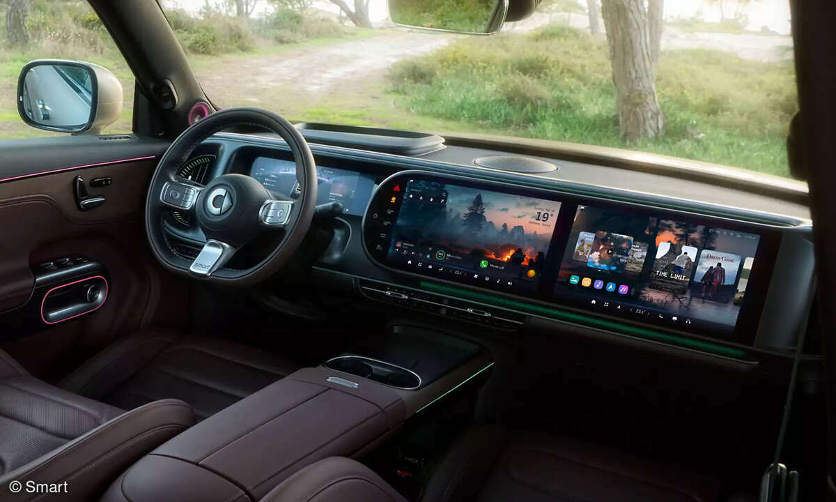 Das Cockpit des jetzt verfügbaren Smart #5 wird von riesigen Displays dominiert.