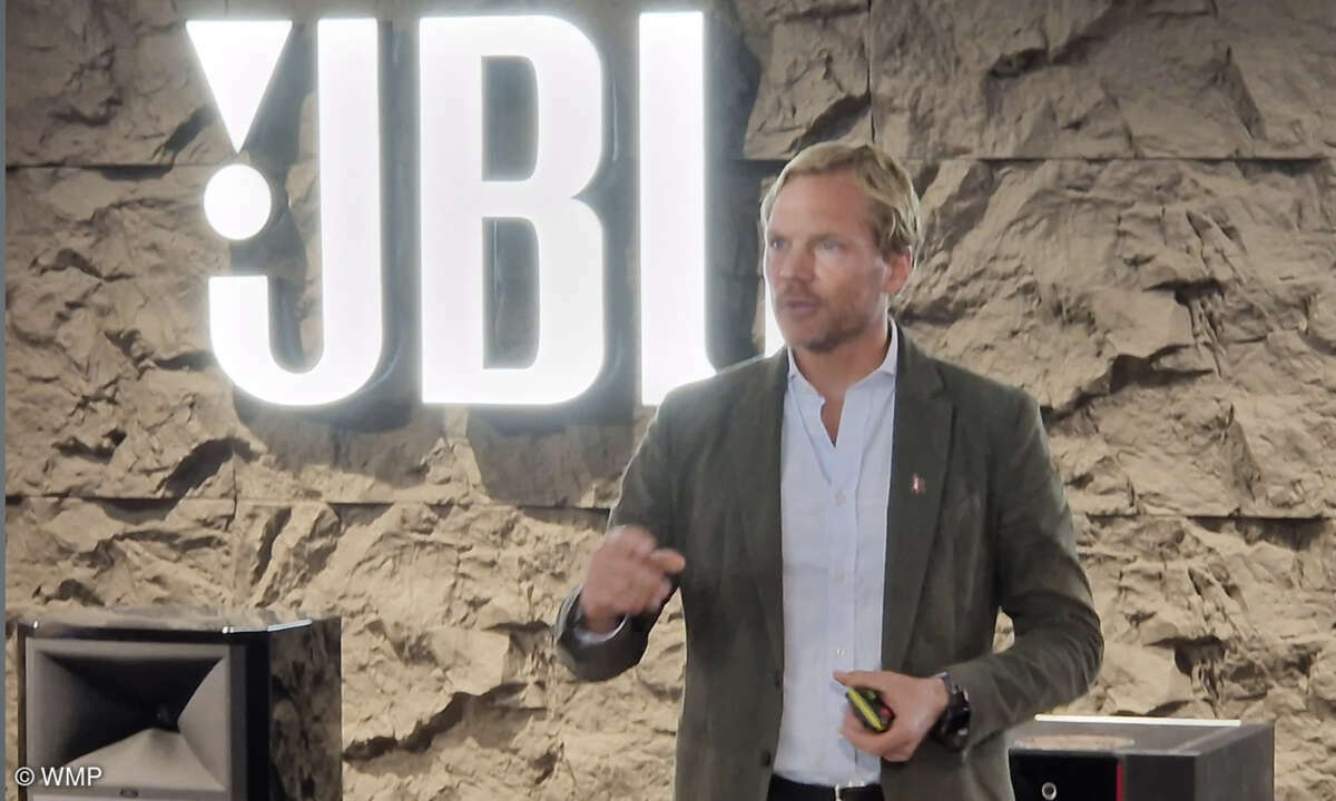 Benedikt Böhm, CEO von Dynafit und Extrembergsteiger, war Gastredner bei JBLs Pressekonferenz zur Einführung der neuen Summit Lautsprecher von JBL und Mark Levinsons neuer 600-Serie.