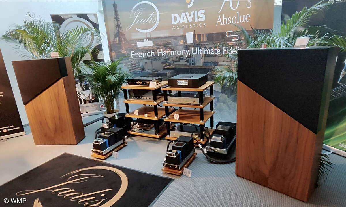 Davis Acoustics The Wall Sehr dynamisch klingender Dreiwege-Lautsprecher mit hohem Wirkungsgrad und unkonventionellem Gehäuse.