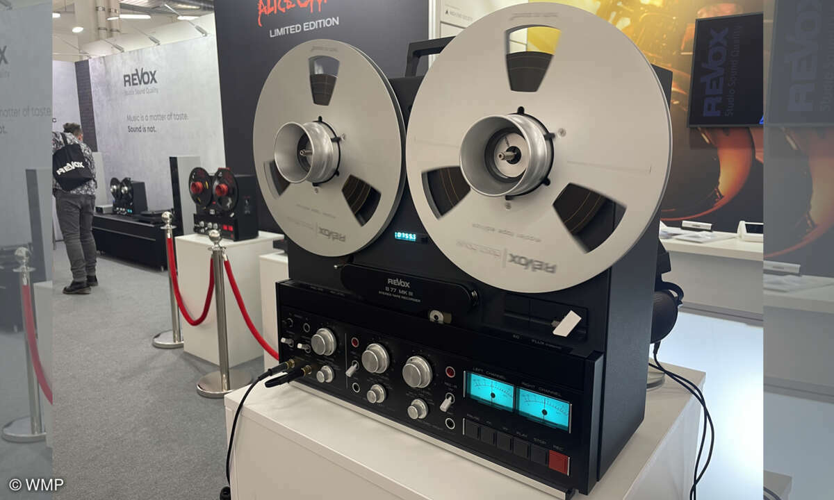 Revox ist zurück. Der schweizer Traditinshersteller bringt die gute alte Tonandmaschine zurück. Die B 77 MK III soll die Zeit der Reel-to-Reel-Maschinen wieer aufleben lassen. Preis: ca. 16.000 Euro