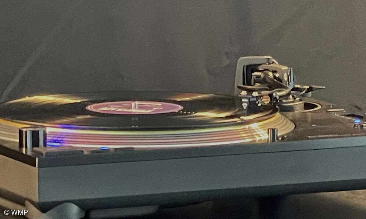 Ortofon zeigt seine neuen Moving Coil Tonabnehmer der MC-X-Serie. Die Moving-Coils-Pickups wurden komplett neu entwickelt und kommen mit vier verschiedenen Nadelschliffen. Die Preise reichen von 300 bis 1000 Euro.