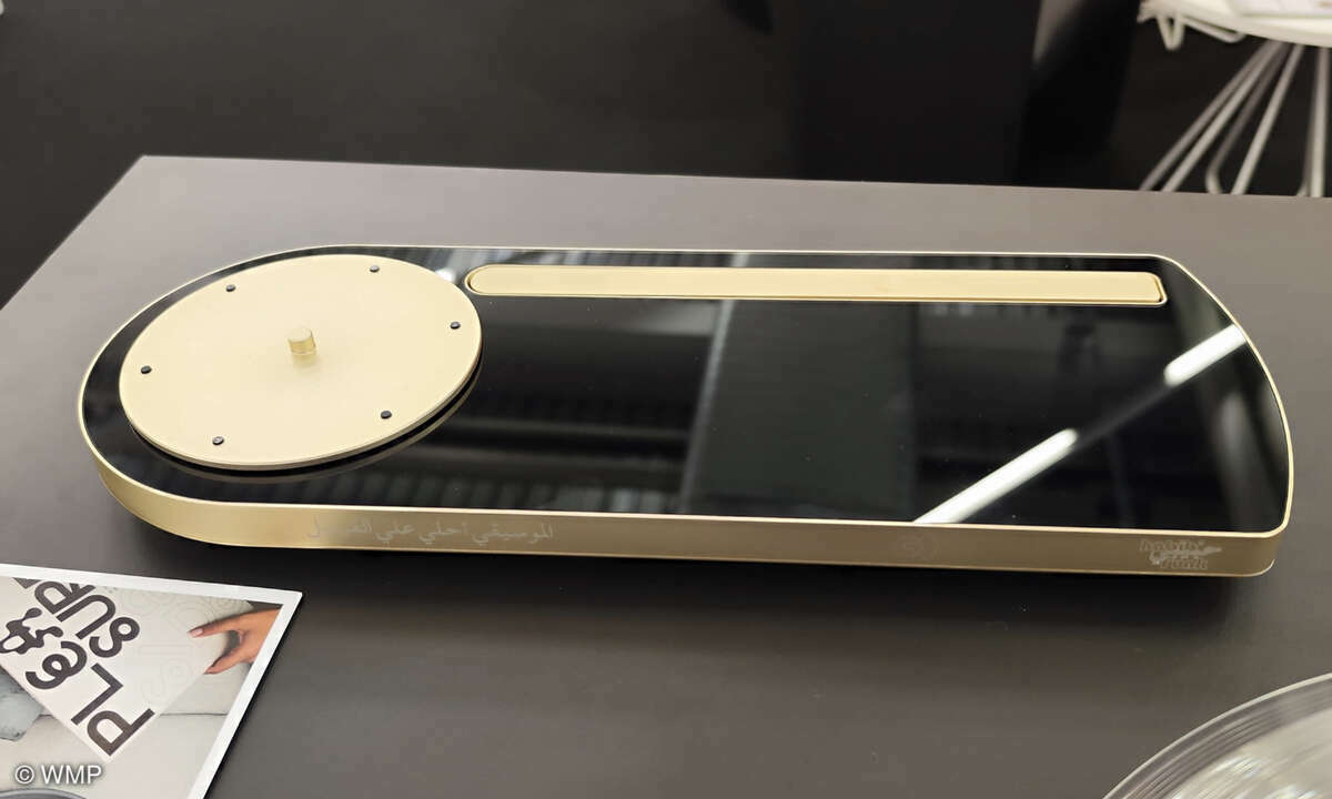 Thorens Canturn - tragbarer Plattenspieler mit integriertem Akku, Bluetooth, USB-C, Kopfhörer- und Lineausgang und Audio Technica Tonabnehmer für 500 Euro.