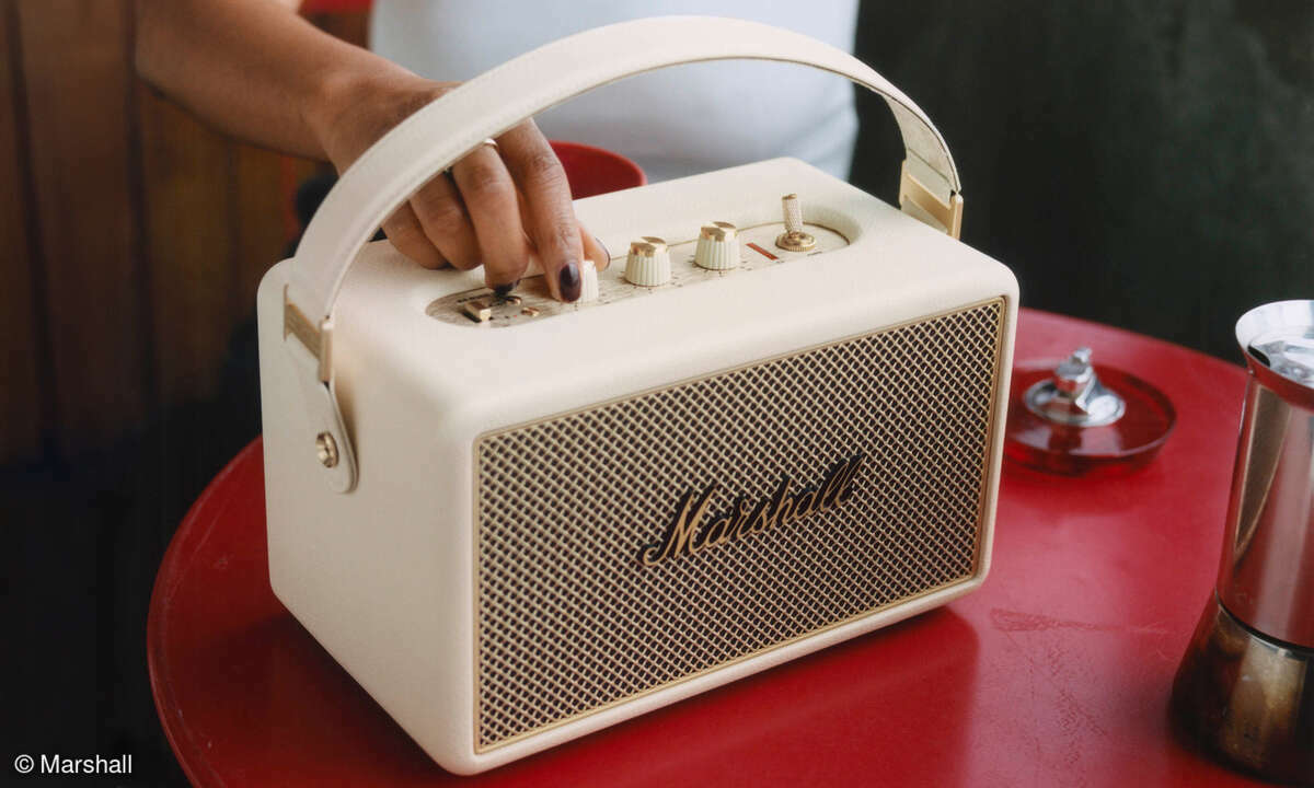 marshall-kilburn-3-bluetooth-wieless-lautsprecher-cream-lifestyle