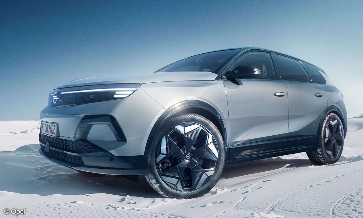 Der neue Opel Grandland Electric AWD wird von zwei E-Motoren angetrieben.