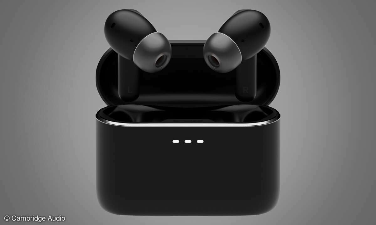 Das Ladecase sorgt für zusätzliche 28 Stunden Laufzeit. Es wird per USB-C oder drahtlos über Qi geladen.