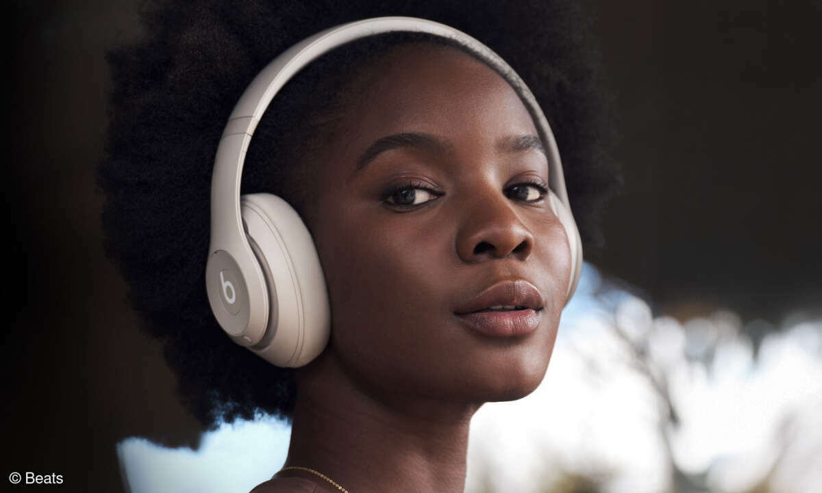 beats-studio-pro-over-ear-headphones