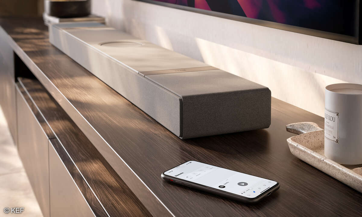 kef-xio-lifestyle-silver-grey-music-streaming